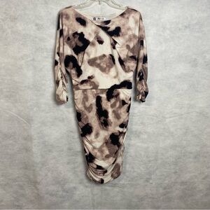 Jennifer Lopez Cream and Black Long Sleeve Dress